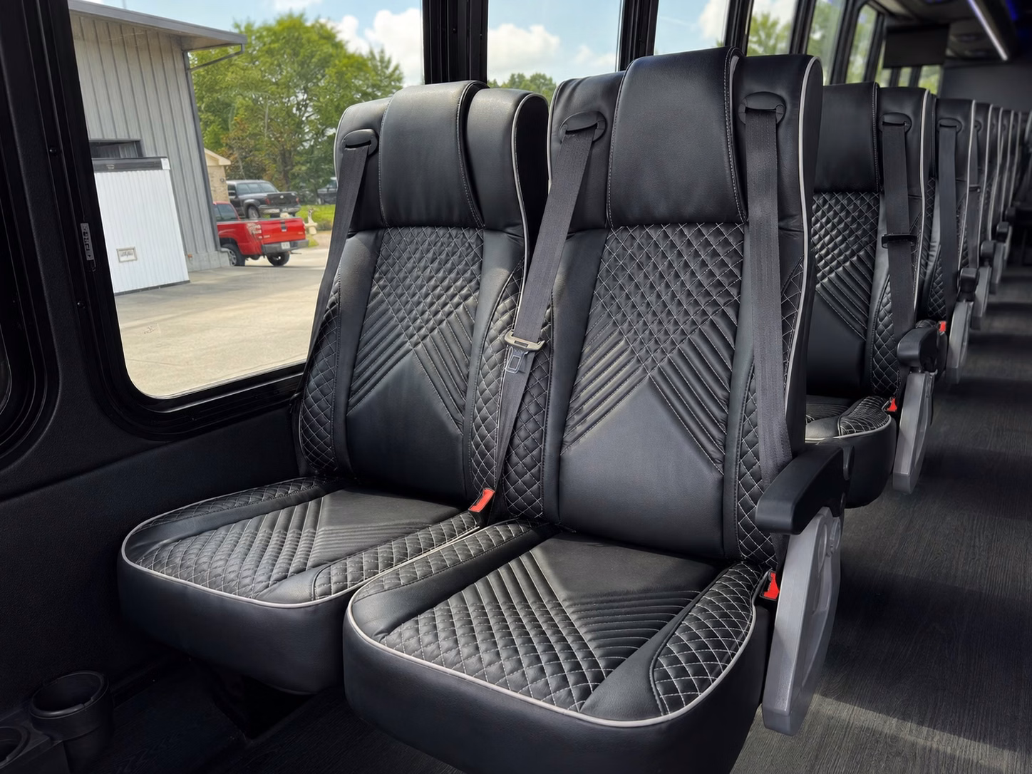 charter buses and minibuses for larger melbourne prom groups